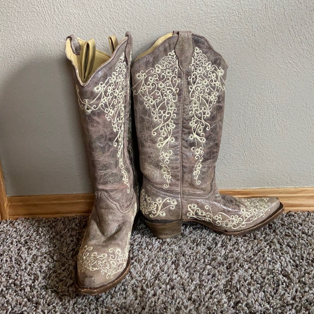 Corral ladies Crater Bone Embroidered Cowgirl Boot